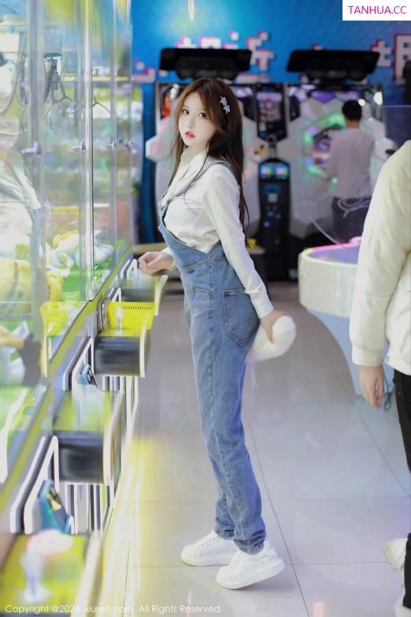   [XiuRen]高清写真图 2024.02.07 No.8087 小薯条nienie 美腿性感第3张图片